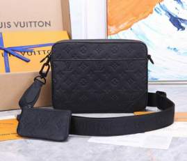 Picture of Louis Vuitton Mens Bags _SKUfw113679517fw